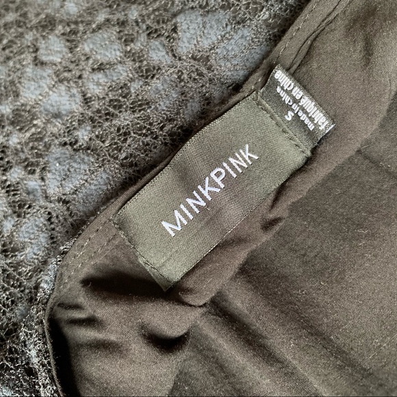 Lace flower overlay dress with open back 🖤 - Picture 6 of 12